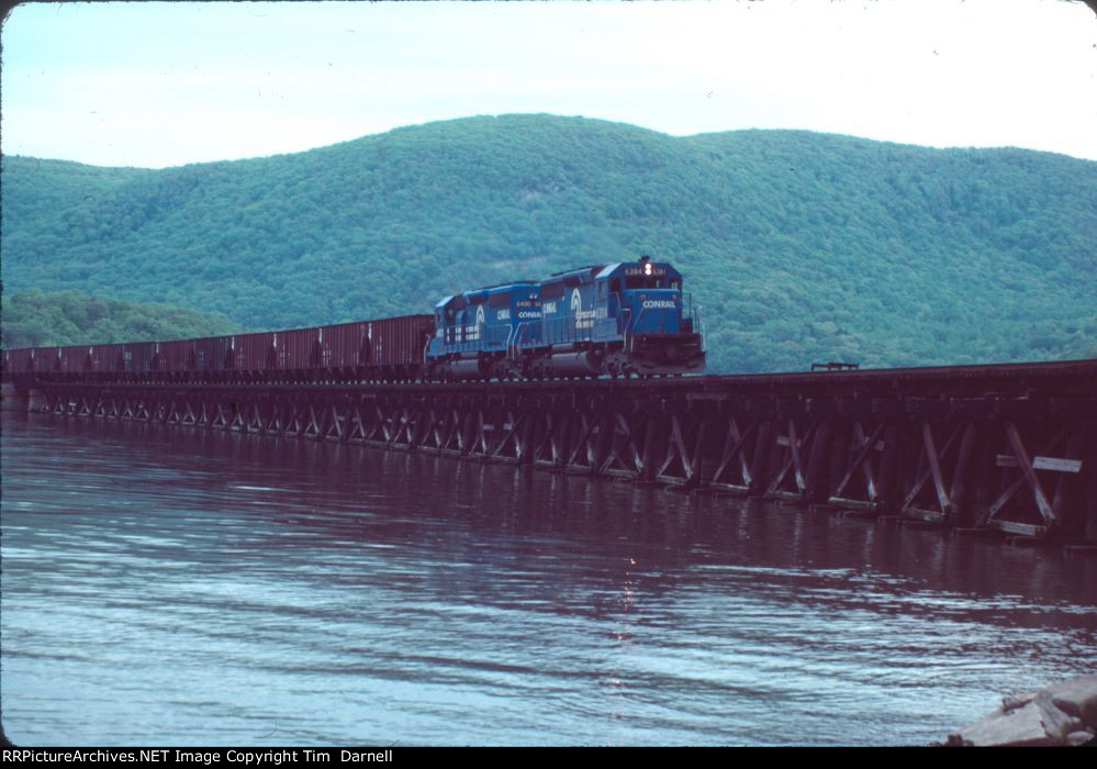 CR 6384 on UBF44 coal train